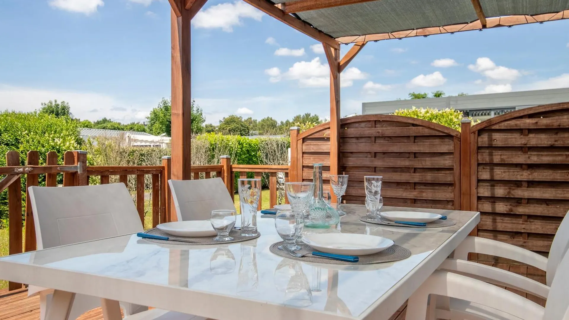 Beau Mobile Home Avec Terrasse Carnac Κάμπινγκ