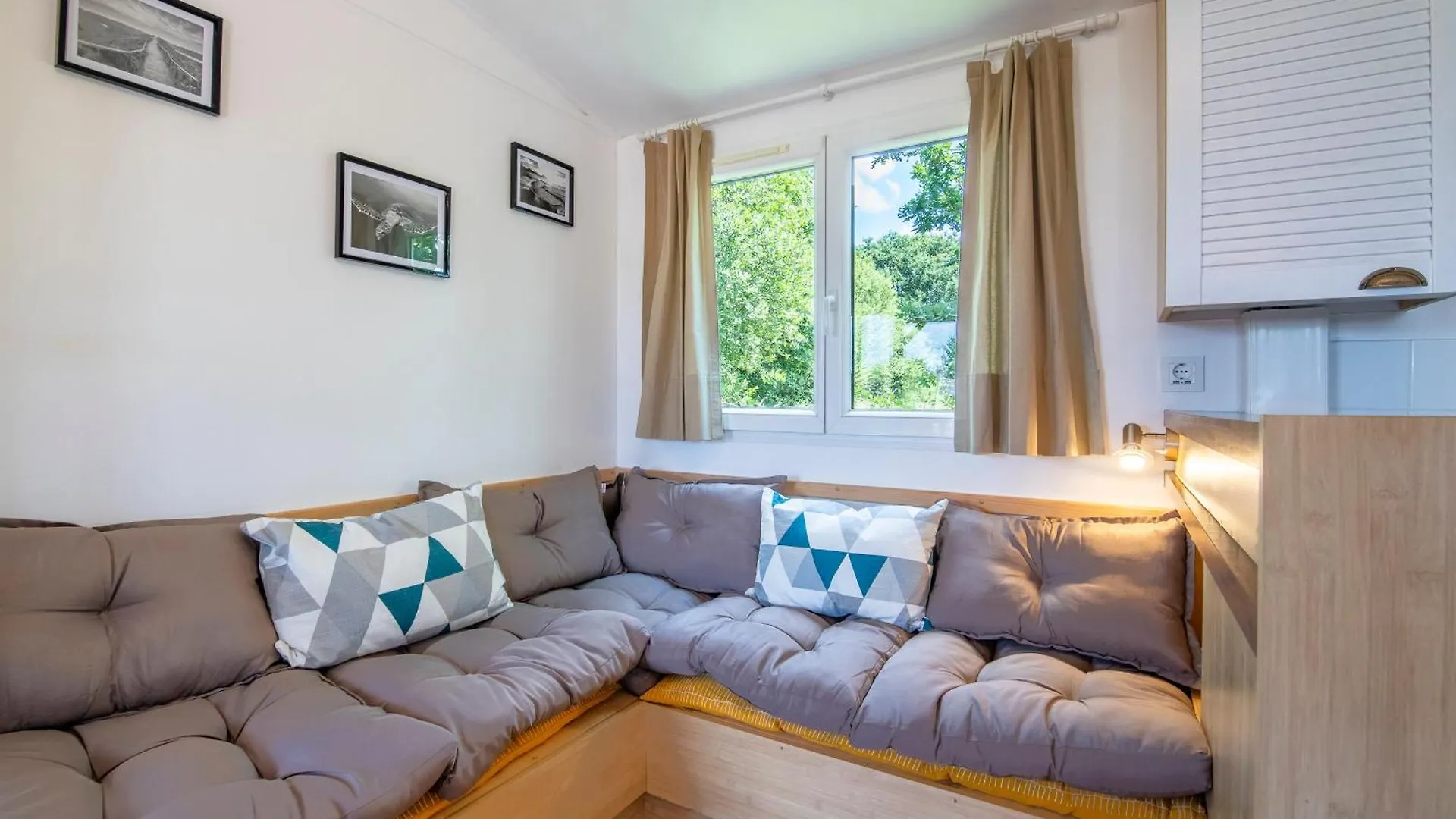 Beau Mobile Home Avec Terrasse Carnac Κάμπινγκ